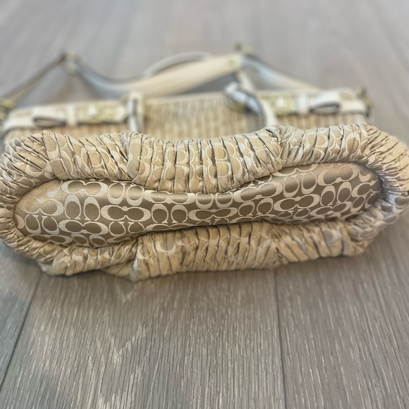 Coach Monogram Purse/Shoulder Bag, like new - Picture 7 of 9